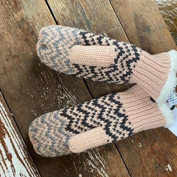 NWT Timberland Pink Fair Isle Fleece Lined Mittens - Picture 5 of 6